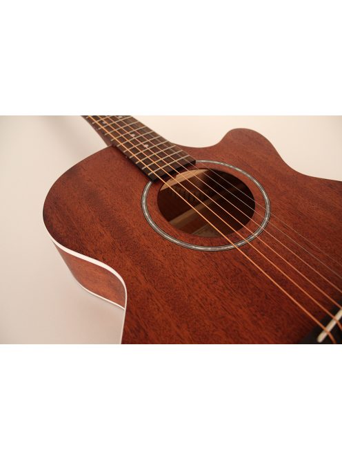Cort akusztikus gitár EQ-val, mahagóni